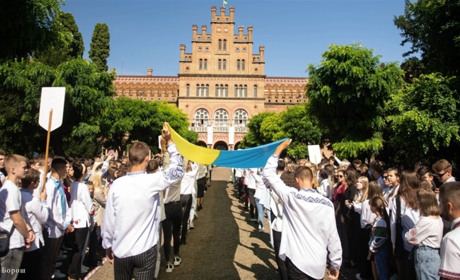 У ЧНУ ім. Юрія Федьковича відсьогодні стартує новий навчальний рік із тривалими зимовими канікулами
