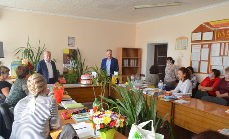 Від Біляївської громади привітали вчителів та вихователів села Градениці