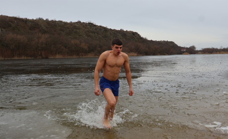 Водохреще на Південному Бузі: крижане занурення, спорт і сімейний відпочинок