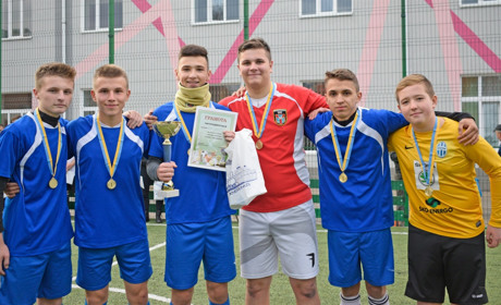 Учні школи №4 вибороли кубок з мініфутболу: гра на призи міського голови 