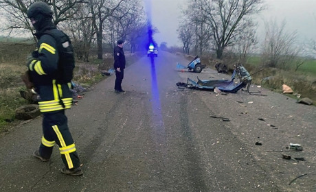 Поліцейські встановлюють обставини смертельної ДТП на Херсонщині з трьома загиблими