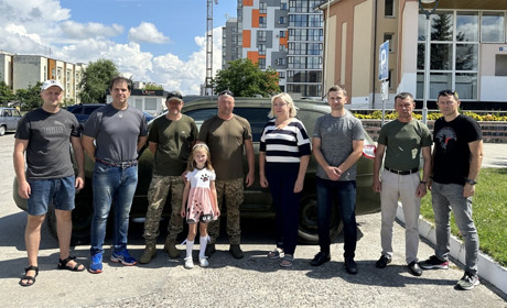Рівненські атомники передали чергове авто для ЗСУ