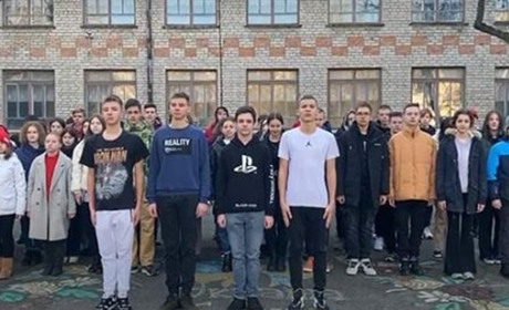 «Батько наш Бандера, Україна мати»
