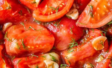 Готуємо сьогодні: швидкі мариновані помідори - смак літа за годину