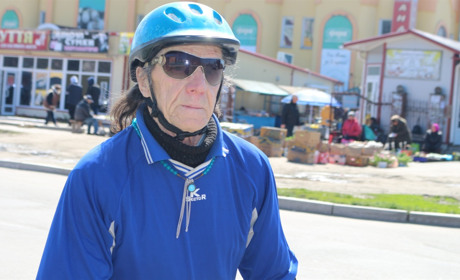 Анатолій Сікорський долає на роликах до 60 кілометрів у день і планує прожити 150 років