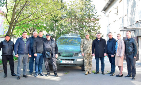 Жмеринка передала ще одне авто на передову для захисників