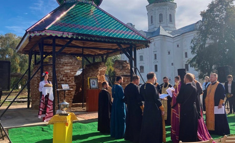 У Переяславі освятили павільйон-"капличку" біля Вознесенського собору