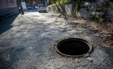 На новокаховчанина «повісили» 23 чавунні кришки