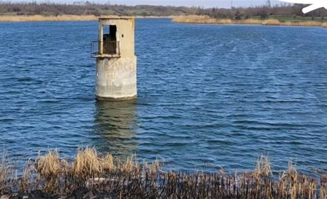 Прибрали 8 мішків сміття, а його ще більше: як молодь навела лад на Водобуді