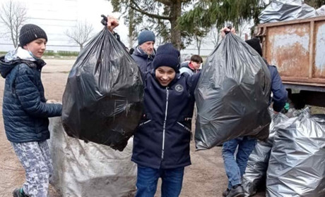 За дві години 168 кілограмів пластику зібрали три молодіжні команди в Корюківці