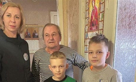 Звягельські поліцейські передали допомогу родинам зі складними життєвими обставинами