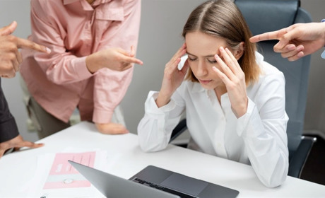 В Україні встановили штрафи за приниження та цькування на роботі