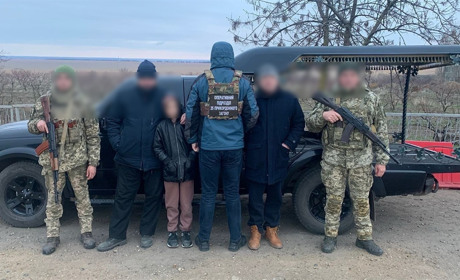 На катафалку, з 10-річним хлопчиком: священик з Одещини хотів незаконно доставити у Молдову чоловіка