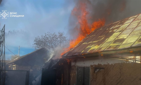 Майже 18 тонн води знадобилося рятувальникам для гасіння пожежі у Шостці