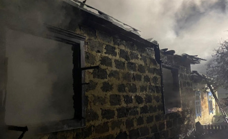 Вогонь перекинувся на сусідню новобудову: в Сарненському районі ліквідували пожежу