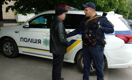 Чоловіку з розладами пам'яті поліцейські Шостки допомогли повернутися додому