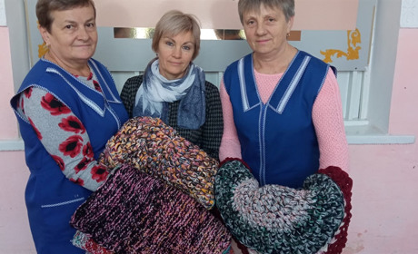 Побратимам загиблого переяславця Володимира Кочина волонтерки плетуть теплі шкарпетки