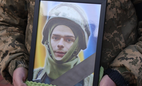 Южноукраїнська громада провела у вічність 19-річного захисника – Володимира Павленка