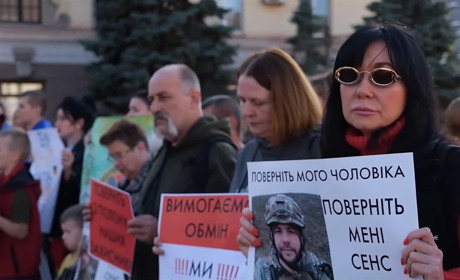 Дружина полоненого "азовця": «Моє серце б’ється, доки б’ється твоє. Тому бережи нас двох, коханий»