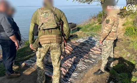 Під час нересту наловив сіткою 180 кг риби: в Одеському районі затримали браконьєра