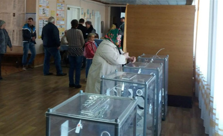 На Сватівщині на посаду Коломийчиського сільського голови претендують троє людей: хто вони