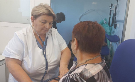Майже 100 пацієнтів за місяць: мобільна клініка продовжує підтримувати мешканців громади