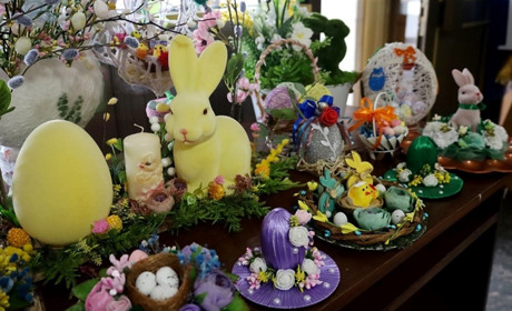 Писанки, зайчики та декоративні композиції: у Звягелі відкрилася дитяча виставка до Великодня