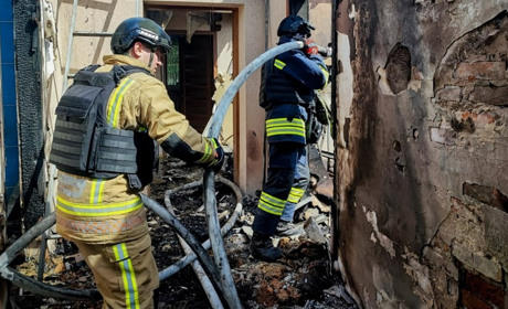 Поки рятувальники гасили пожежу в Білопільській громаді, двічі потрапили під ворожий обстріл