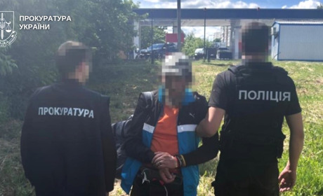 У Хмельницькому поліцейські затримали підозрюваного в сексуальних домаганнях до малолітніх дітей