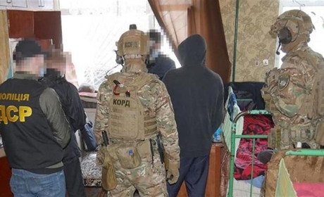 Чоловік із Шепетівки очолив організовану групу, яка займалася продажем наркотичного засобу