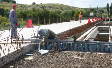 Рух сватівським мостом планують відкрити у жовтні 2019: Що там роблять