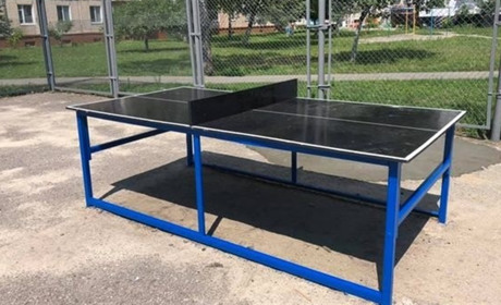 На спортивних майданчиках міста встановили нові тенісні столи