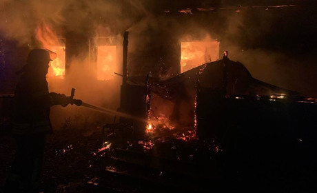 На Переяславщині згоріли господарчі будівлі та приватний будинок