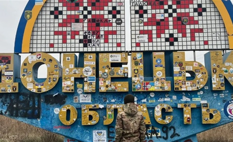 “На сьогодні гарячі ділянки: Красногорівка, Курахове, Новомихайлівка, Вугледар”, — військовий блогер