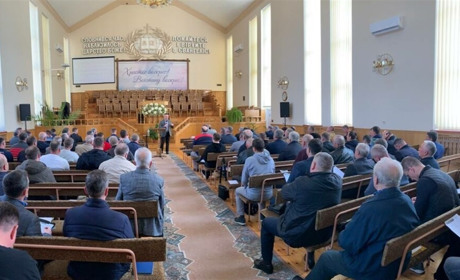Сто пасторів Рівненщини обговорили тему служіння в умовах війни