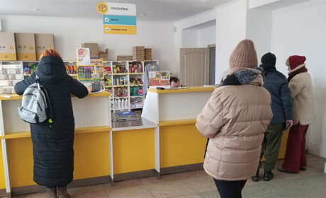 У Чорткові у відділеннях зв’язку вже можна обміняти лампочки розжарювання на світлодіодні