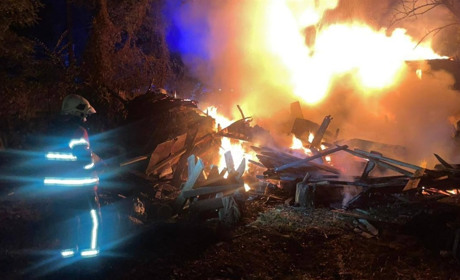 На Бориспільщині внаслідок атаки дронами загорілися склади, постраждалих немає