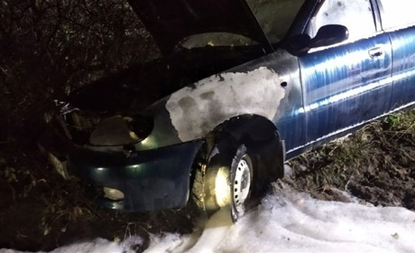 Під Зеленим уночі горіло авто. Рятувальники прибули оперативно