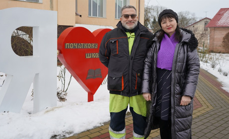 Подарунок від італійців. Меценат з Італії встановлює генератор у Городоцькій початковій школі