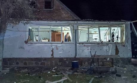Ворожі атаки з повітря: в селі на Ржищівщині пошкоджено будівлі й поранено чоловіка