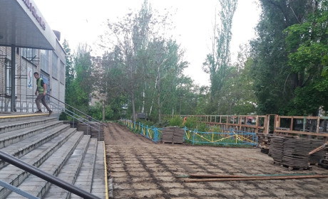 «Во время дождя вода в классах попадала в плафоны»: в Мелитополе реконструируют 46-летнюю школу