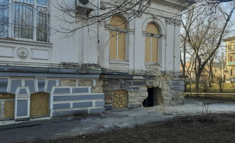 Росіяни обстріляли історичний центр Херсона: фото наслідків