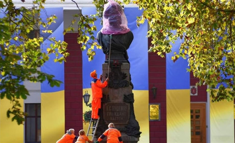 Зберегти символи імперії в Одесі: група культурних діячів закликала не демонтувати Пушкіна