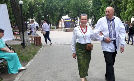 «Це символ нашої української нації»: глухівчани про те, чому вдягнули вишиванку