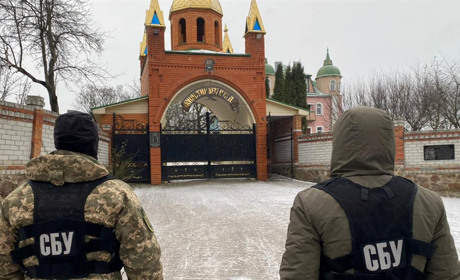 В Умані СБУ проводить обшуки в єпархії УПЦ МП, а депутати проголосували за заборону її діяльності