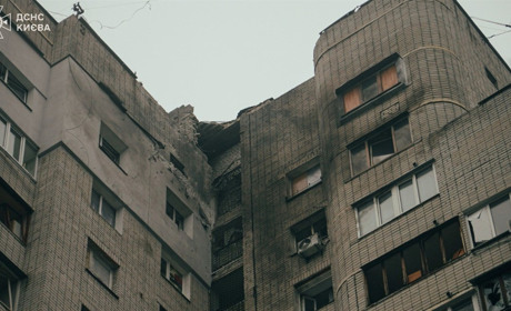 Нічна атака: в одному з районів Києва уламки ворожого безпілотника впали на багатоповерхівку