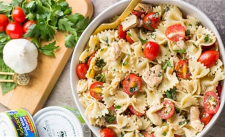 Рецепт дня: макарони з тунцем і помідорами