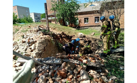 Цинічний обстріл пожежної частини: шестеро рятувальників поранено