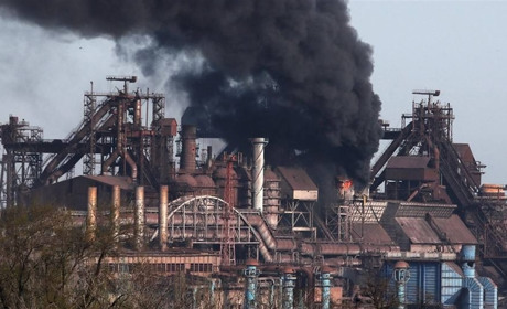 З "Азовсталі" в Маріуполі вперше евакуювали цивільних людей