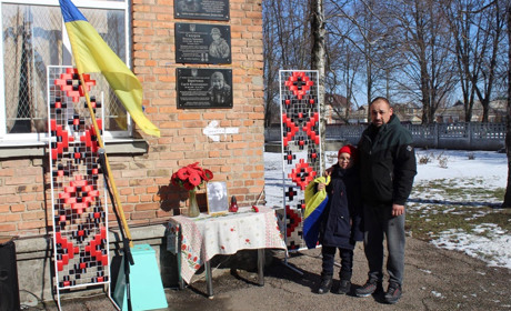 В Долинській відкрили меморіальну дошку загиблому воїну-земляку